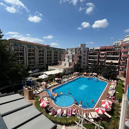 Admiral Plaza Colorful Apartmán