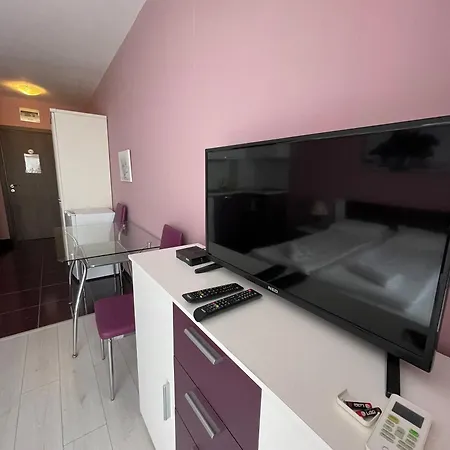 Admiral Plaza Colorful דירה סאני ביץ'
